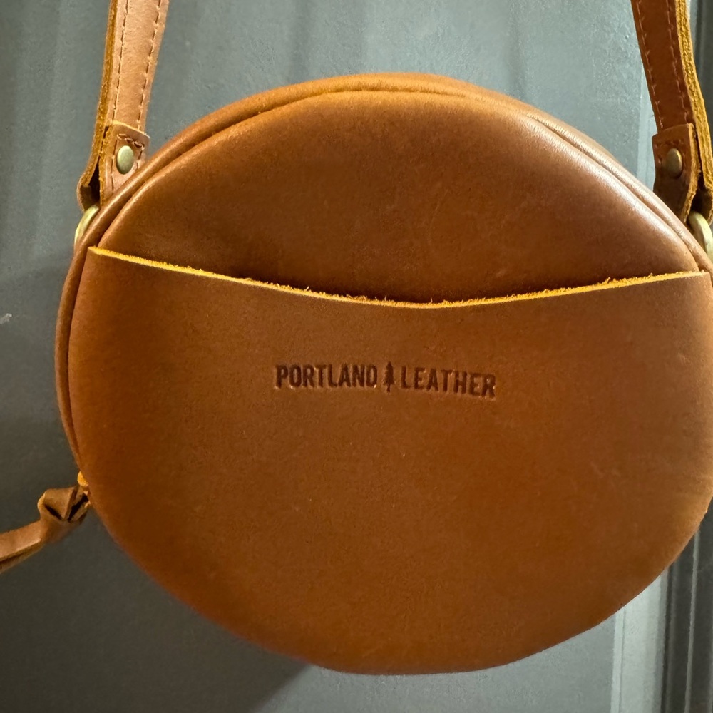 Portland Leather Round Crossbody